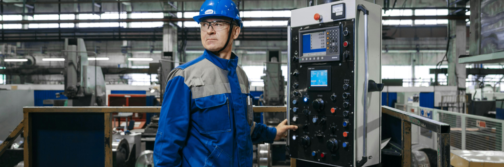 iiot vs iot with Fireline Broadband - employee operating machinery