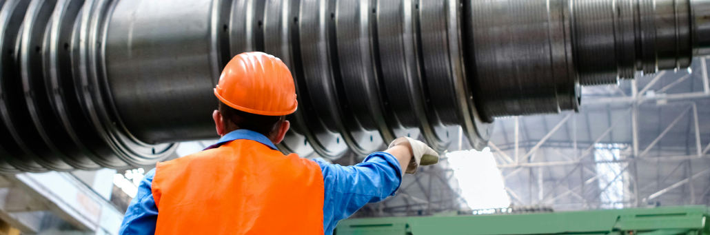 employee operating machine - Manufacturing future with Fireline Broadband