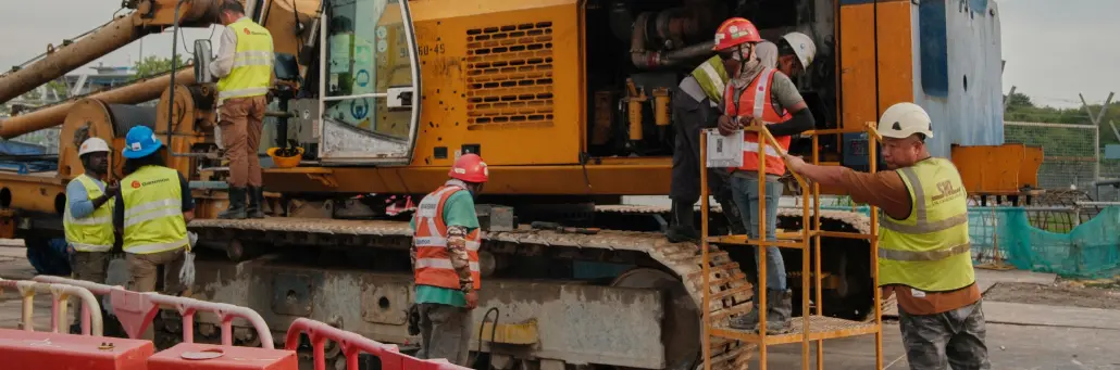 guys on construction site - internet by fireline broadband